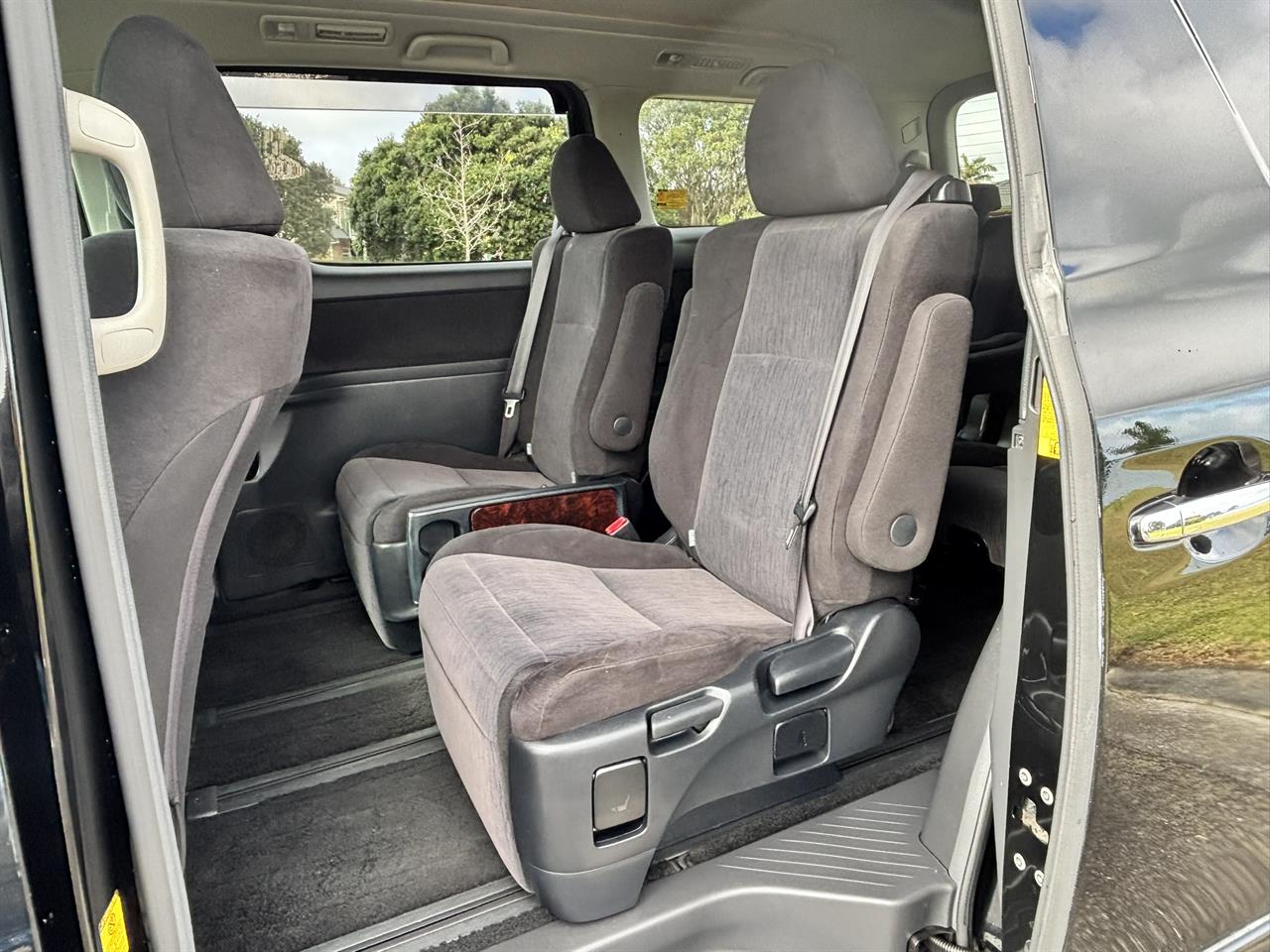 2012 Toyota Vellfire thumbnail