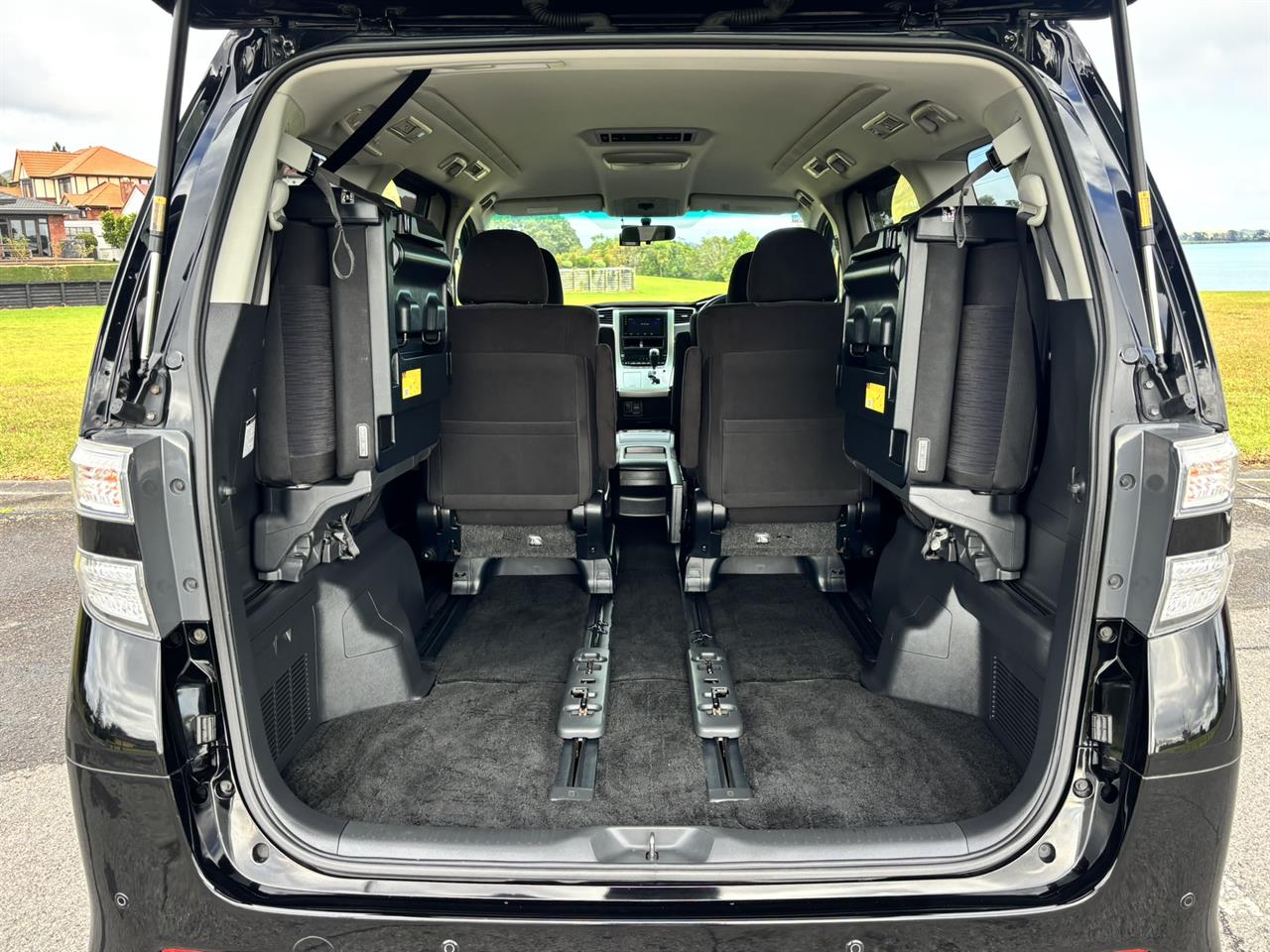 2012 Toyota Vellfire thumbnail