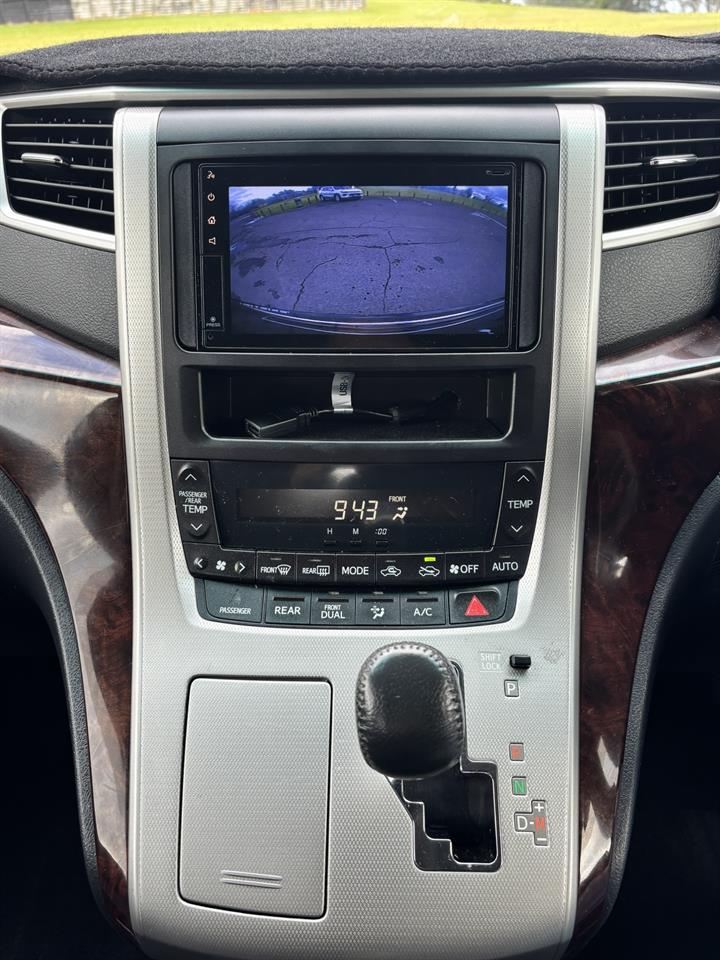 2012 Toyota Vellfire thumbnail