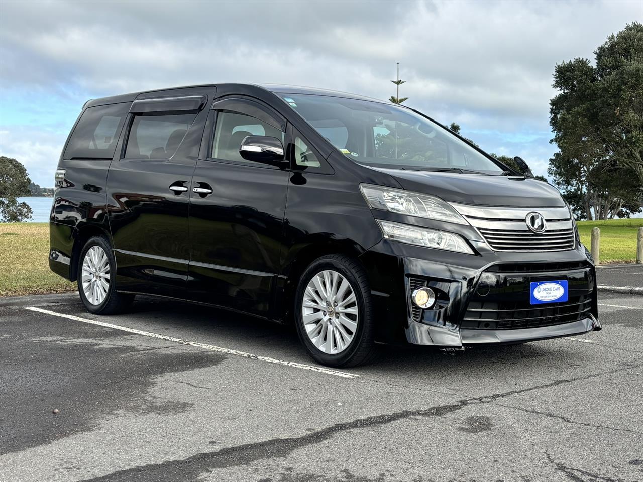 2012 Toyota Vellfire thumbnail
