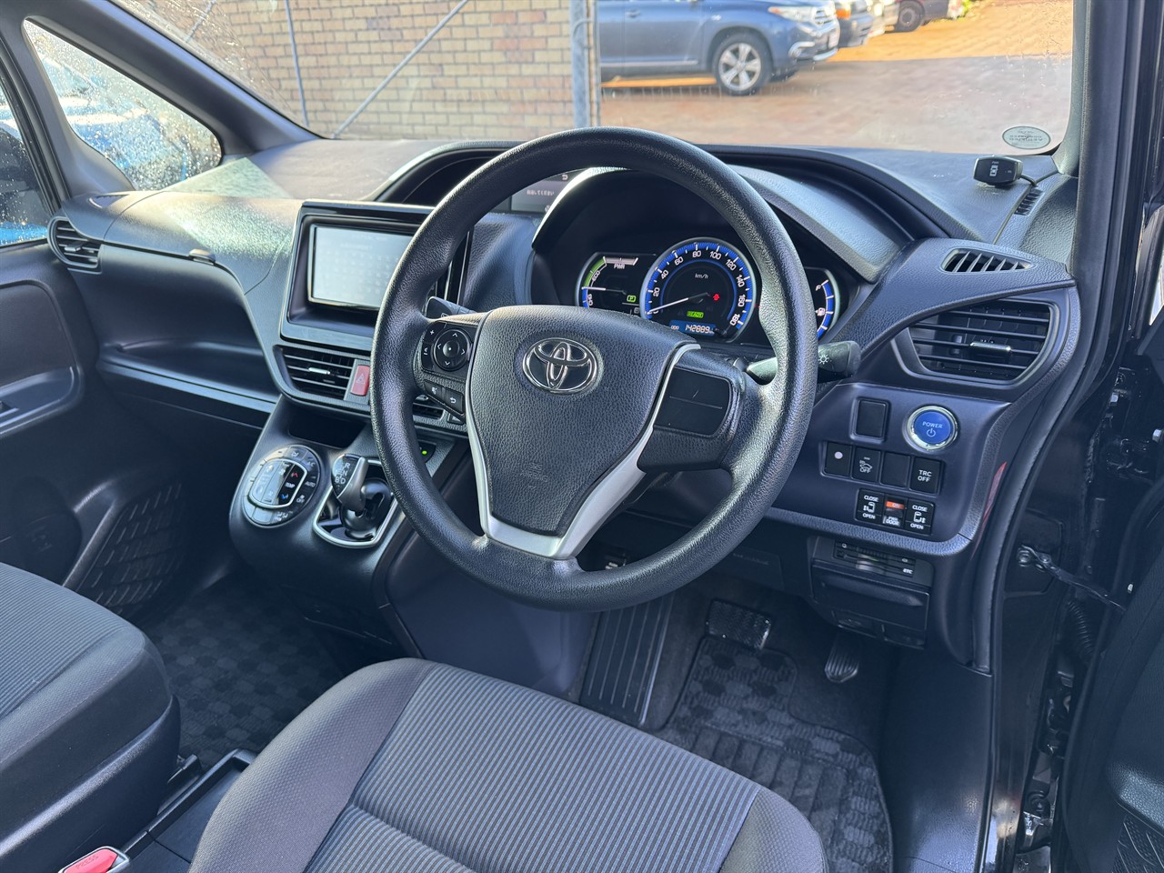 2015 Toyota NOAH thumbnail