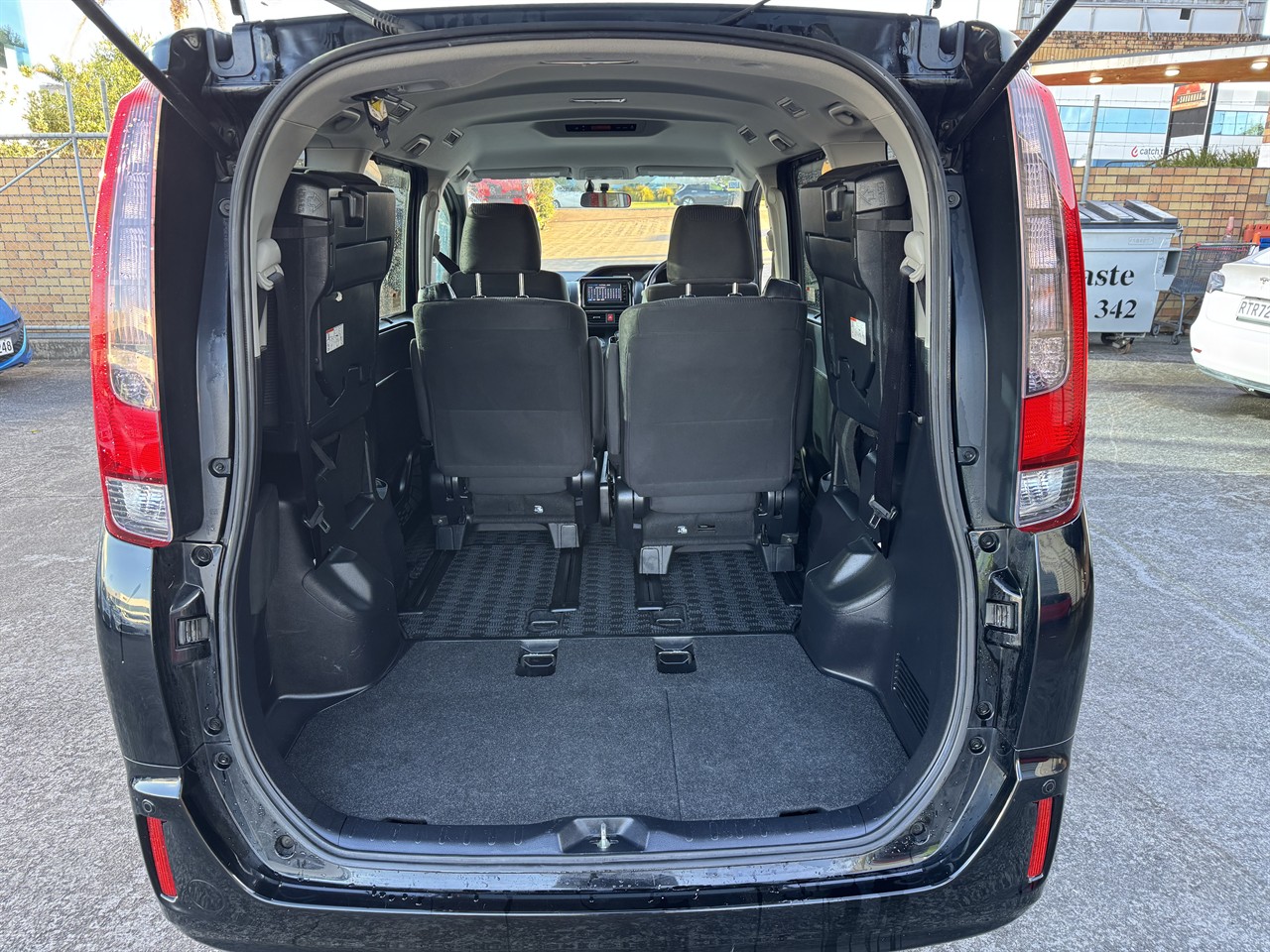 2015 Toyota NOAH thumbnail