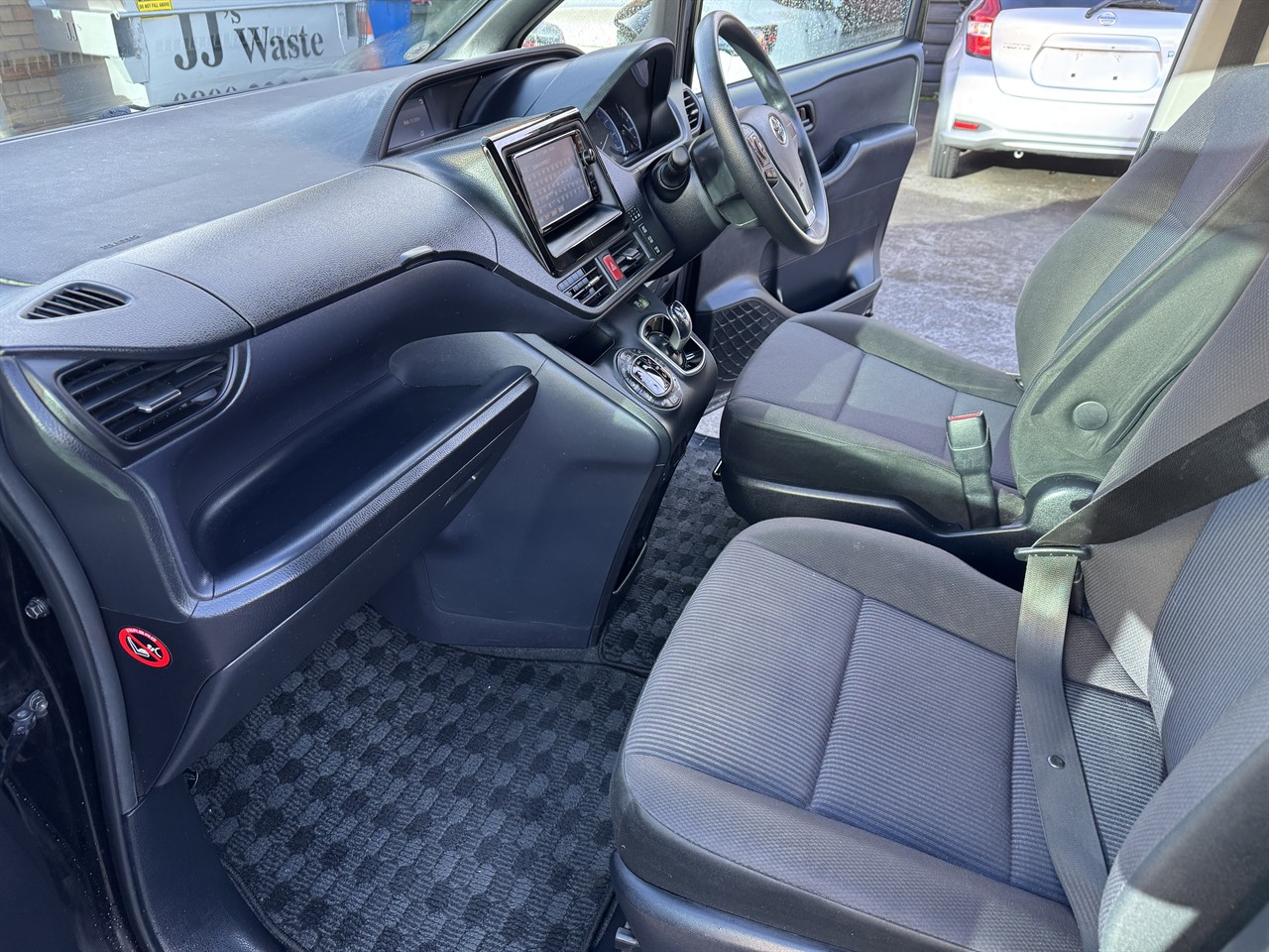 2015 Toyota NOAH thumbnail