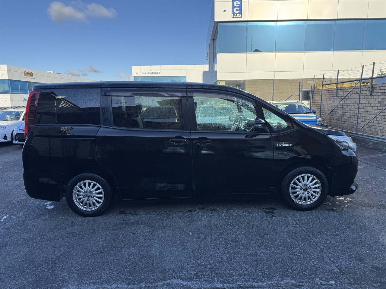 2015 Toyota NOAH thumbnail