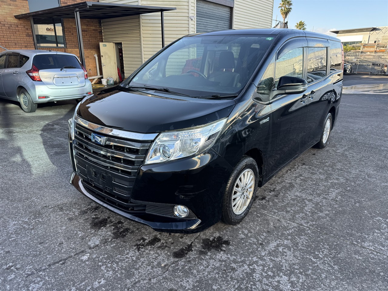 2015 Toyota NOAH thumbnail