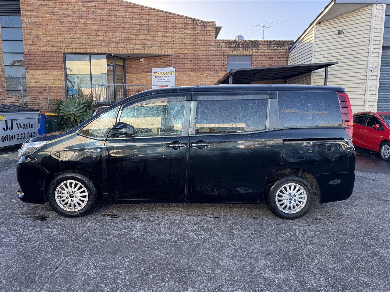 2015 Toyota NOAH thumbnail