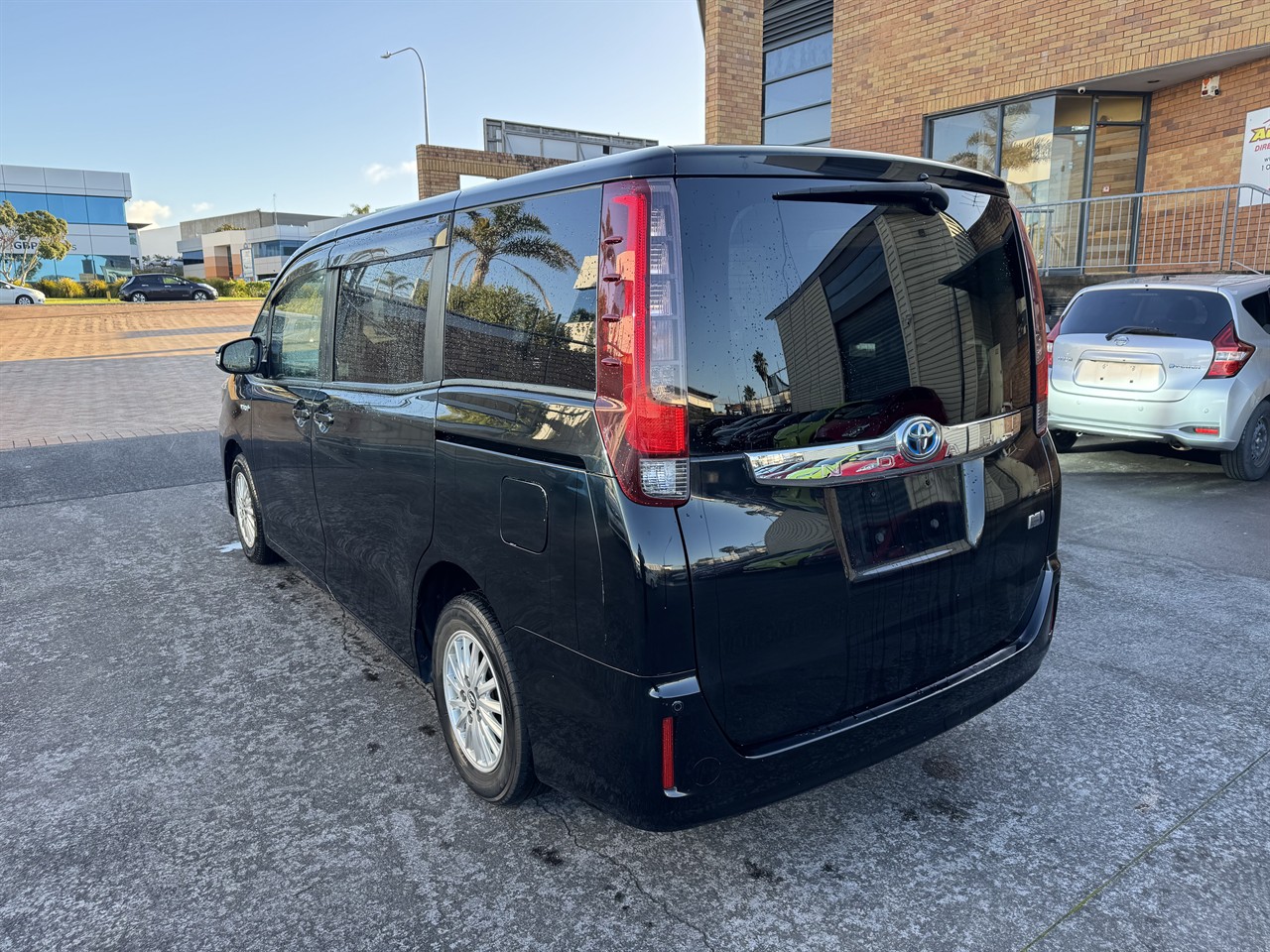 2015 Toyota NOAH thumbnail