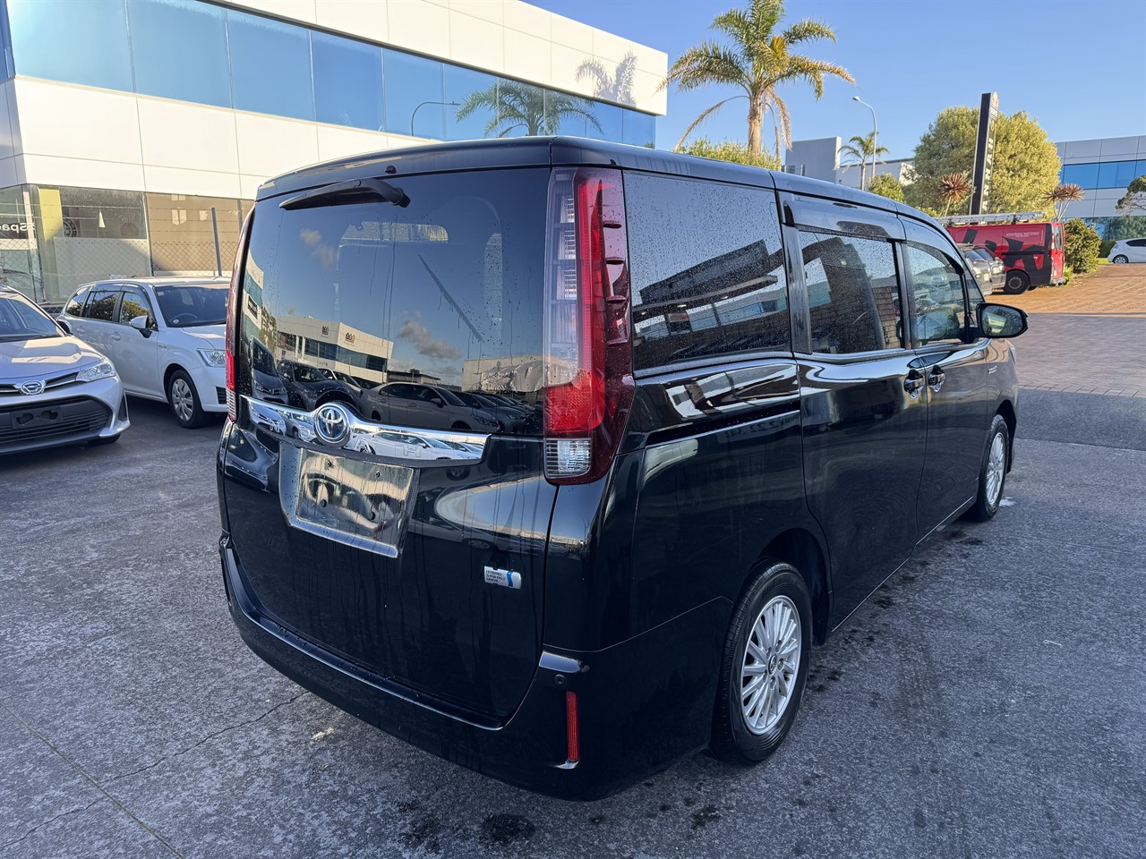 2015 Toyota NOAH thumbnail