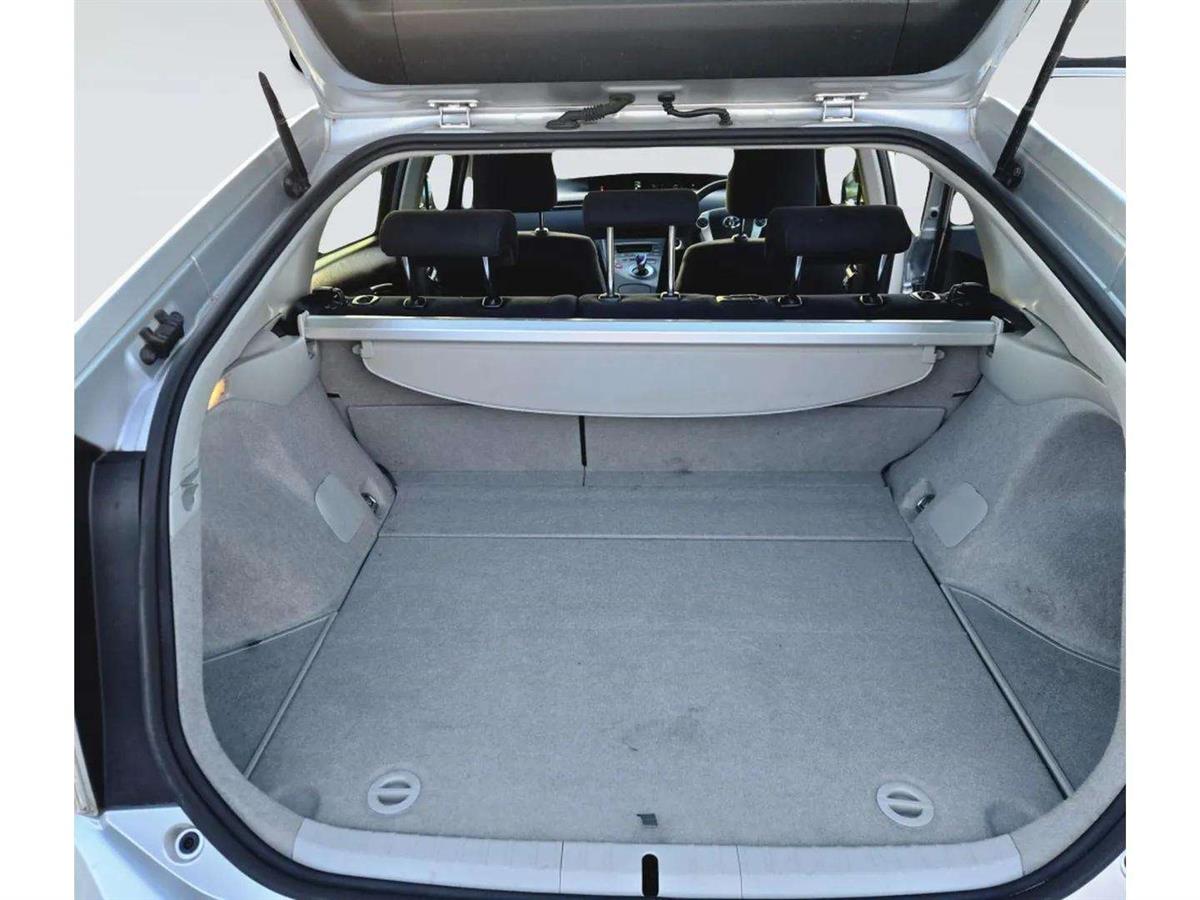 2015 Toyota Prius thumbnail