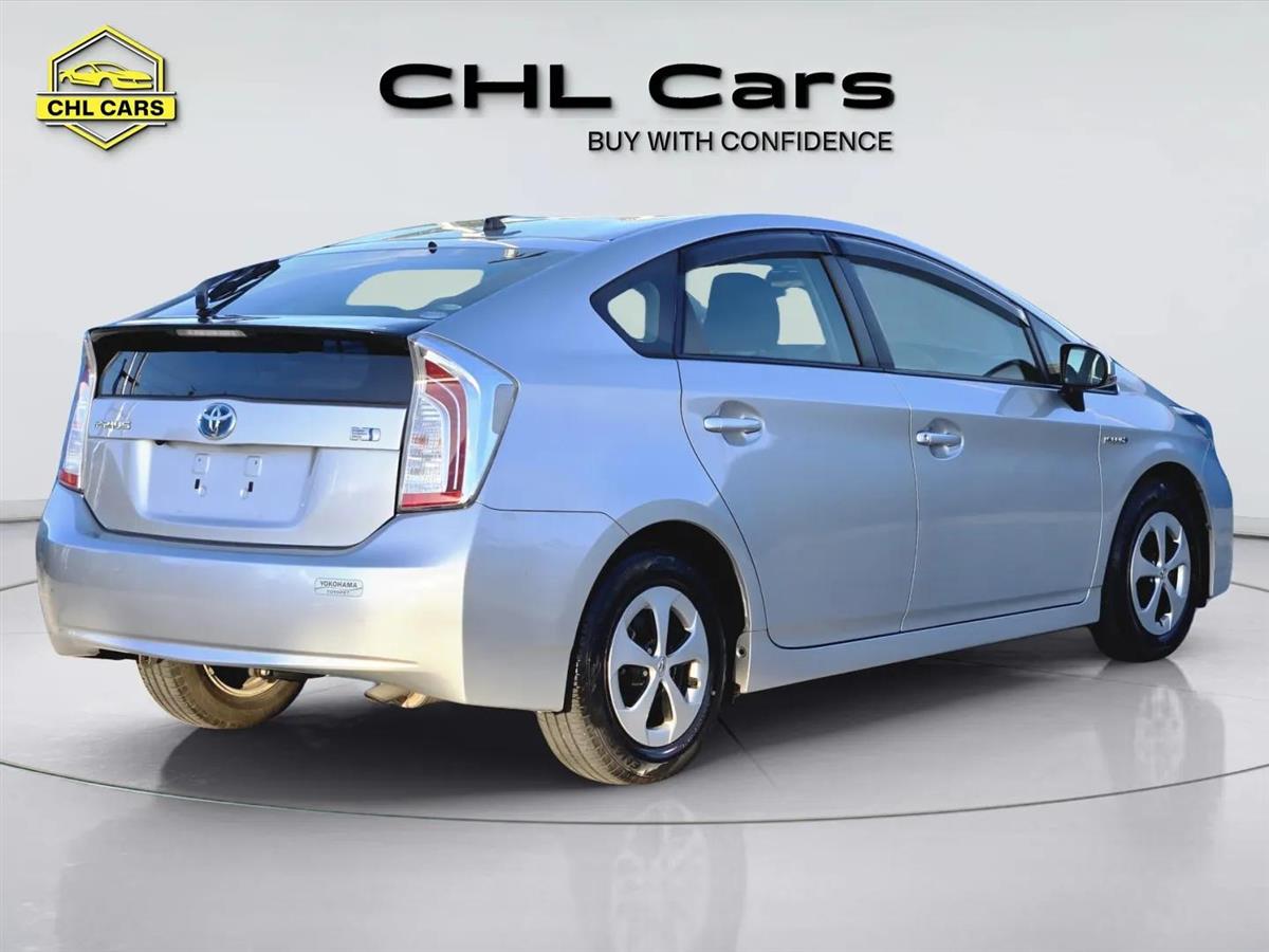 2015 Toyota Prius thumbnail