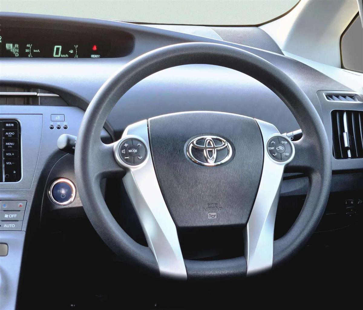 2015 Toyota Prius thumbnail