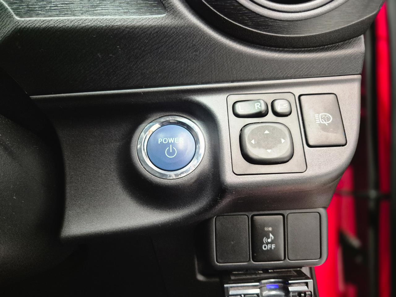 2014 Toyota Aqua thumbnail