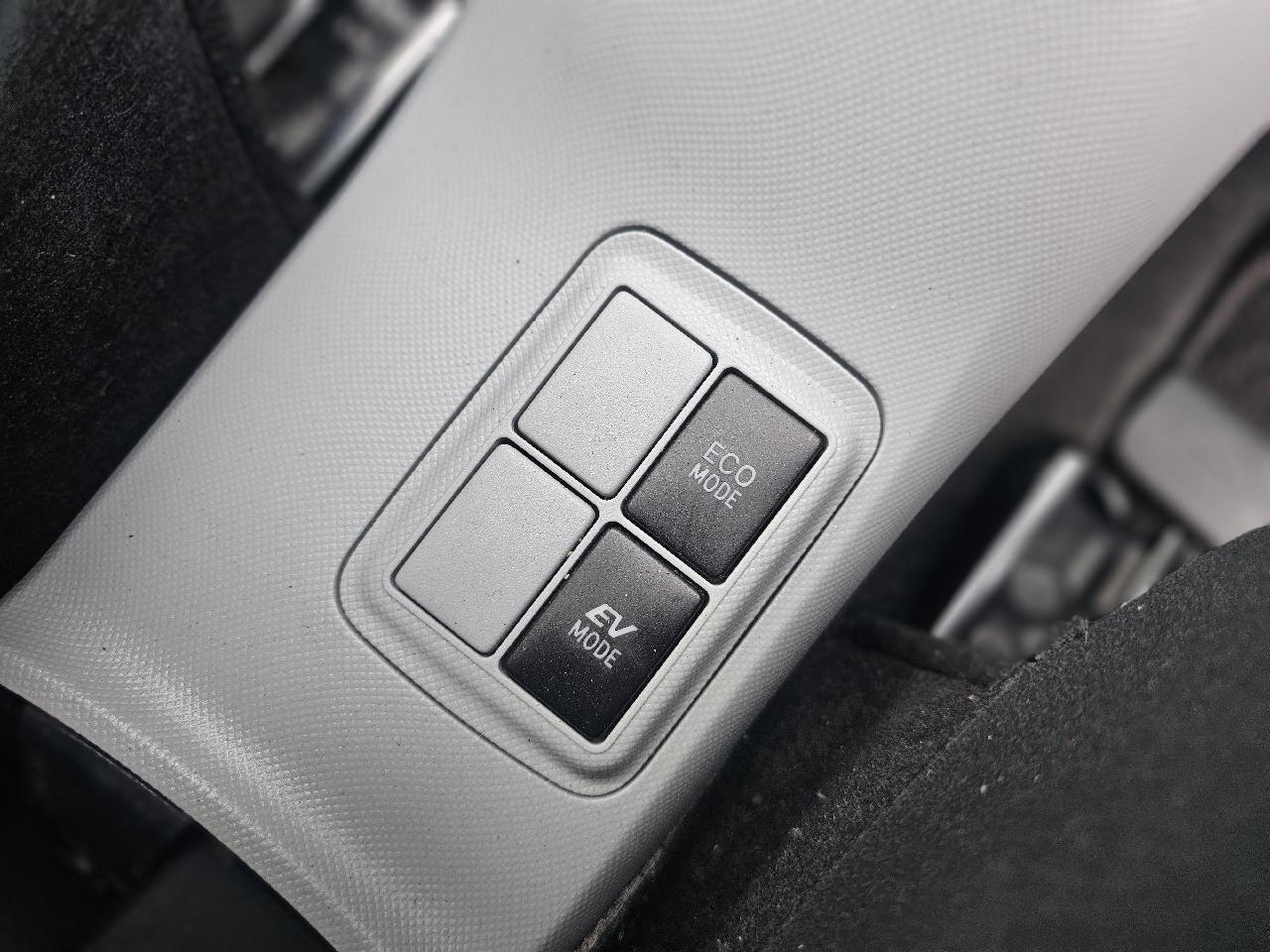 2014 Toyota Aqua thumbnail