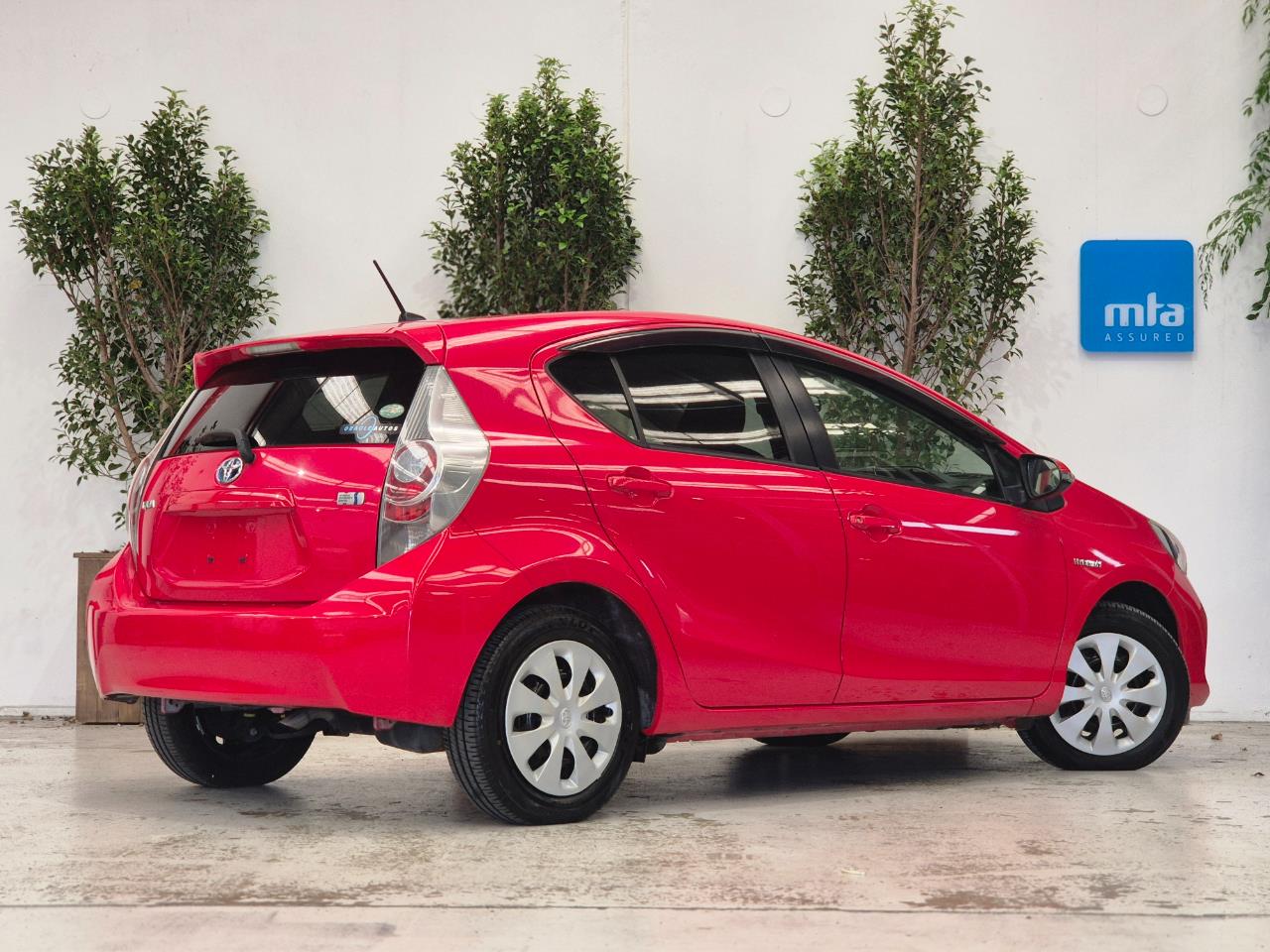 2014 Toyota Aqua thumbnail