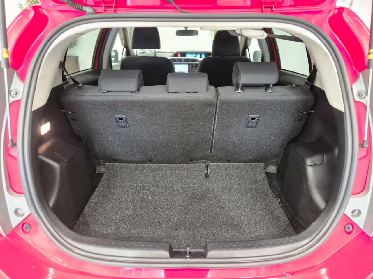 2014 Toyota Aqua thumbnail