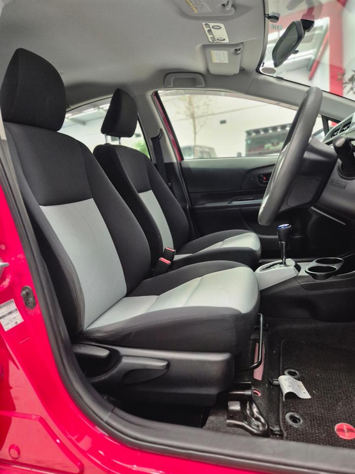 2014 Toyota Aqua thumbnail