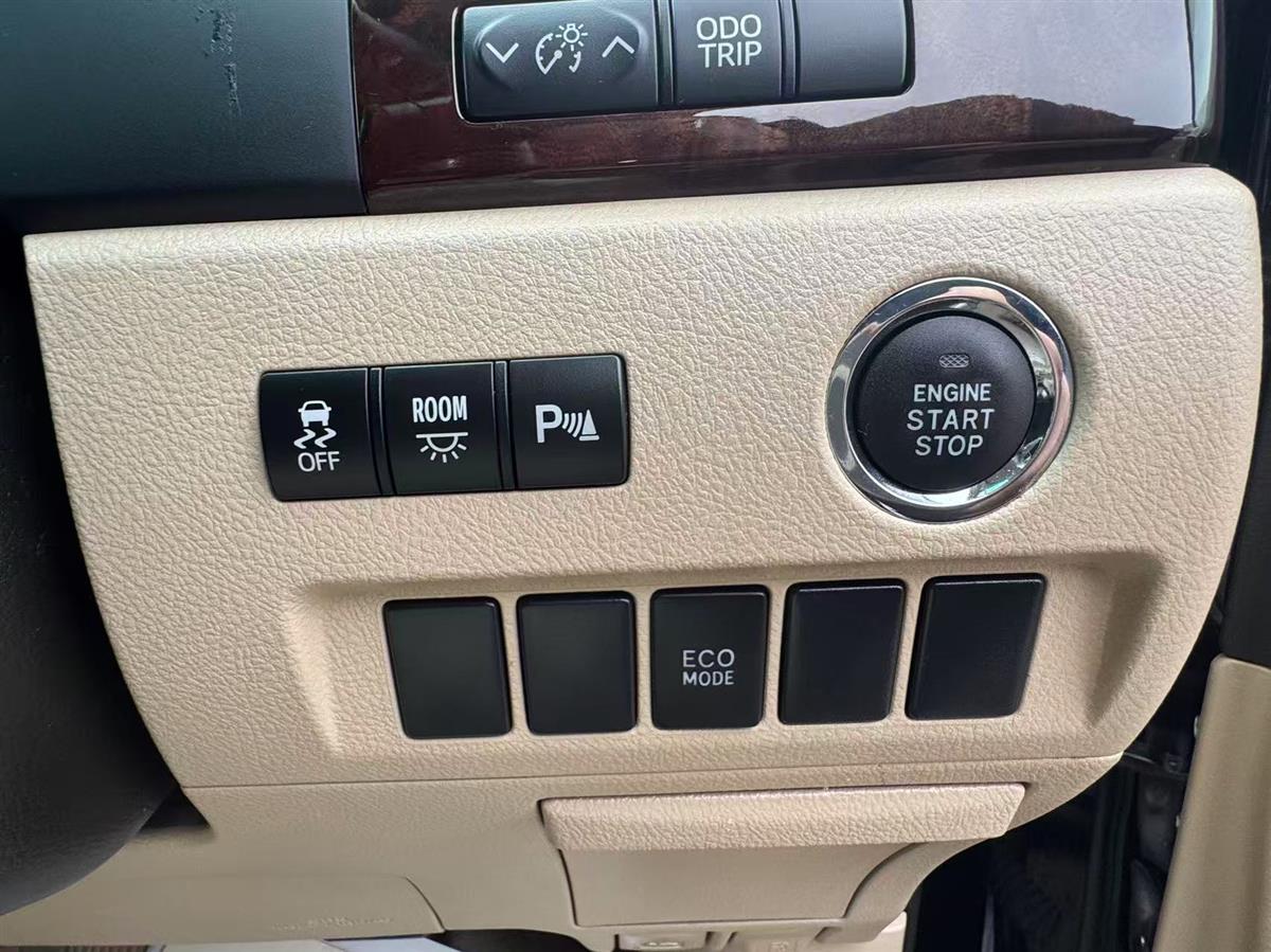 2012 Toyota Vellfire thumbnail
