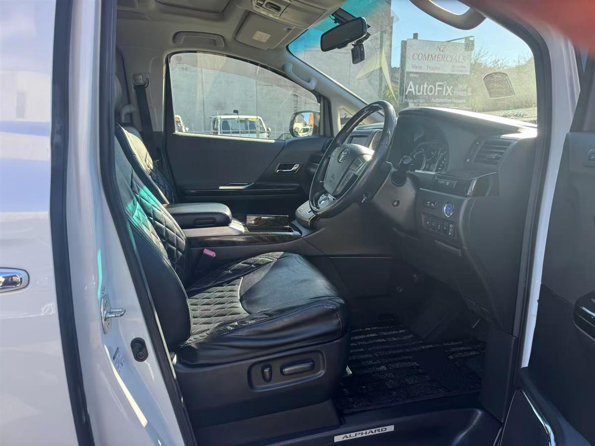 2014 Toyota Alphard thumbnail