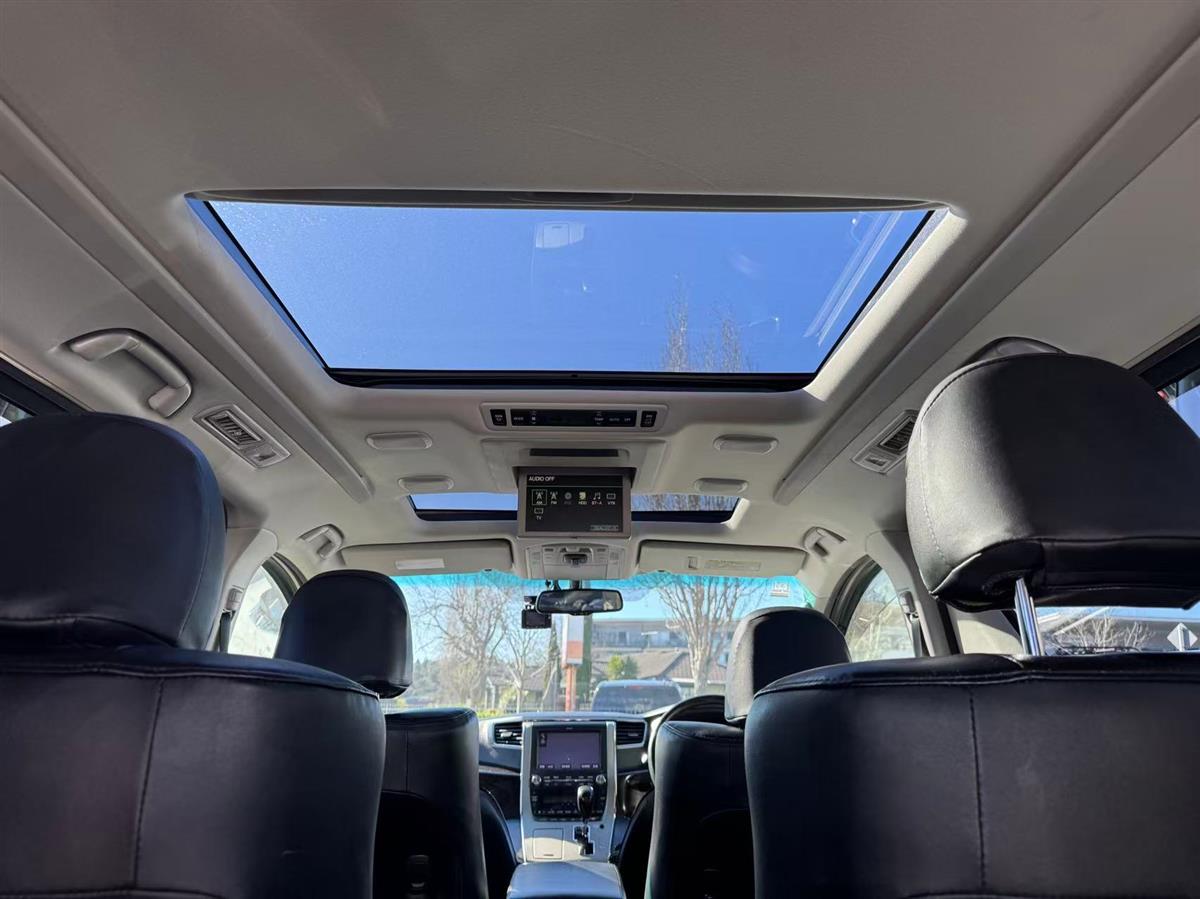 2014 Toyota Alphard thumbnail