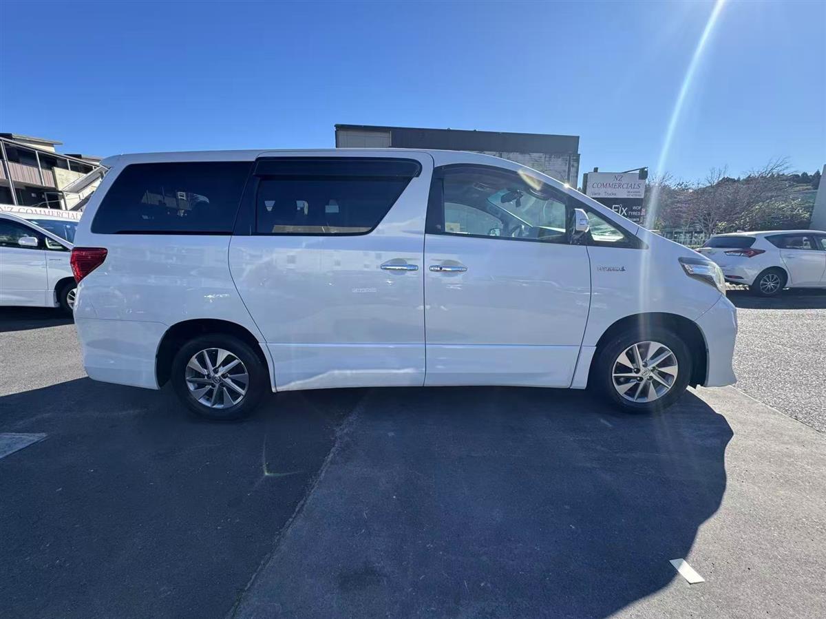 2014 Toyota Alphard thumbnail