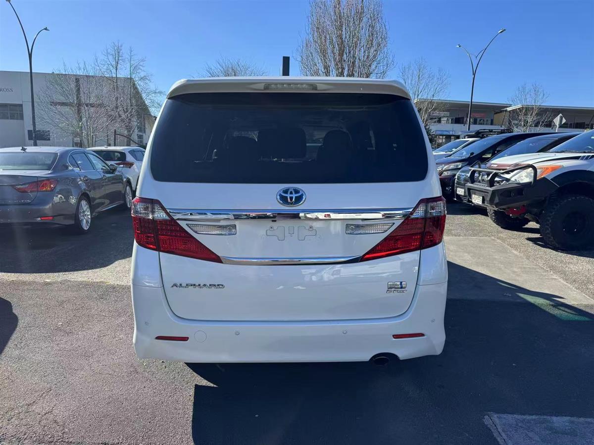 2014 Toyota Alphard thumbnail
