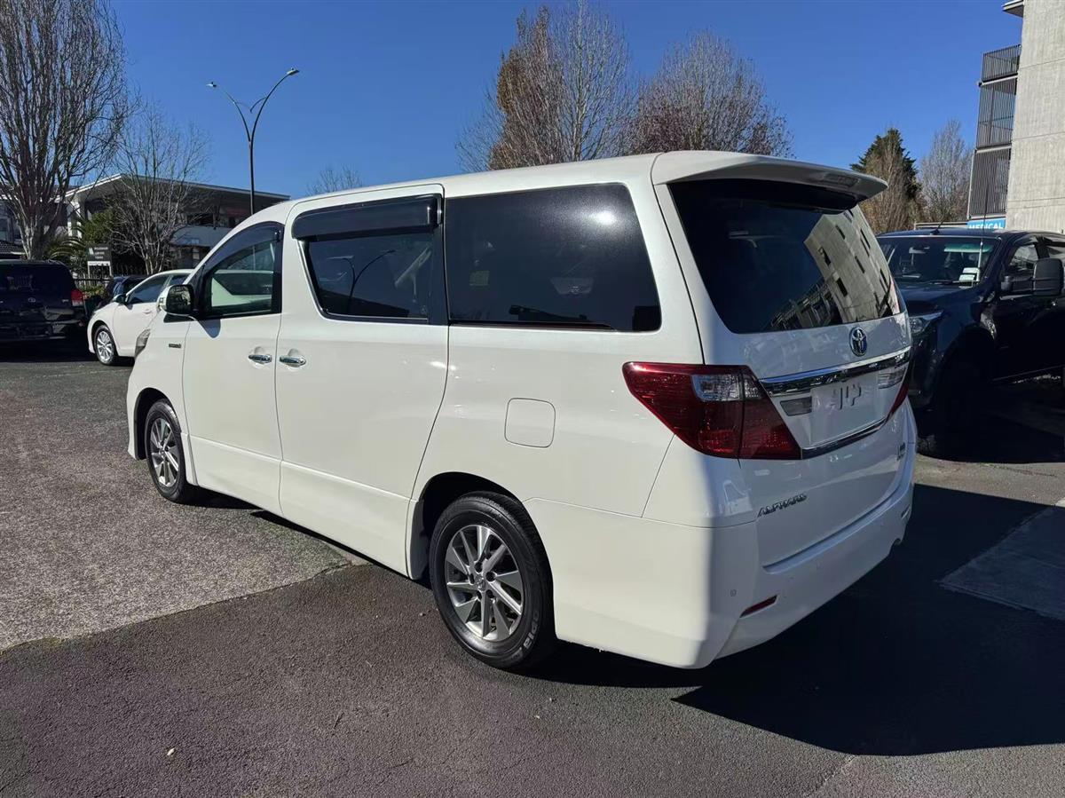 2014 Toyota Alphard thumbnail