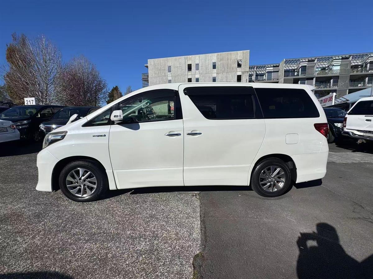 2014 Toyota Alphard thumbnail