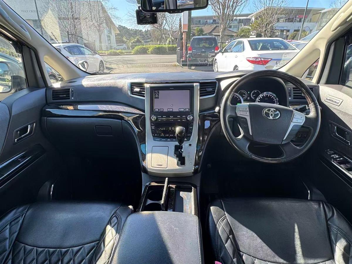 2014 Toyota Alphard thumbnail