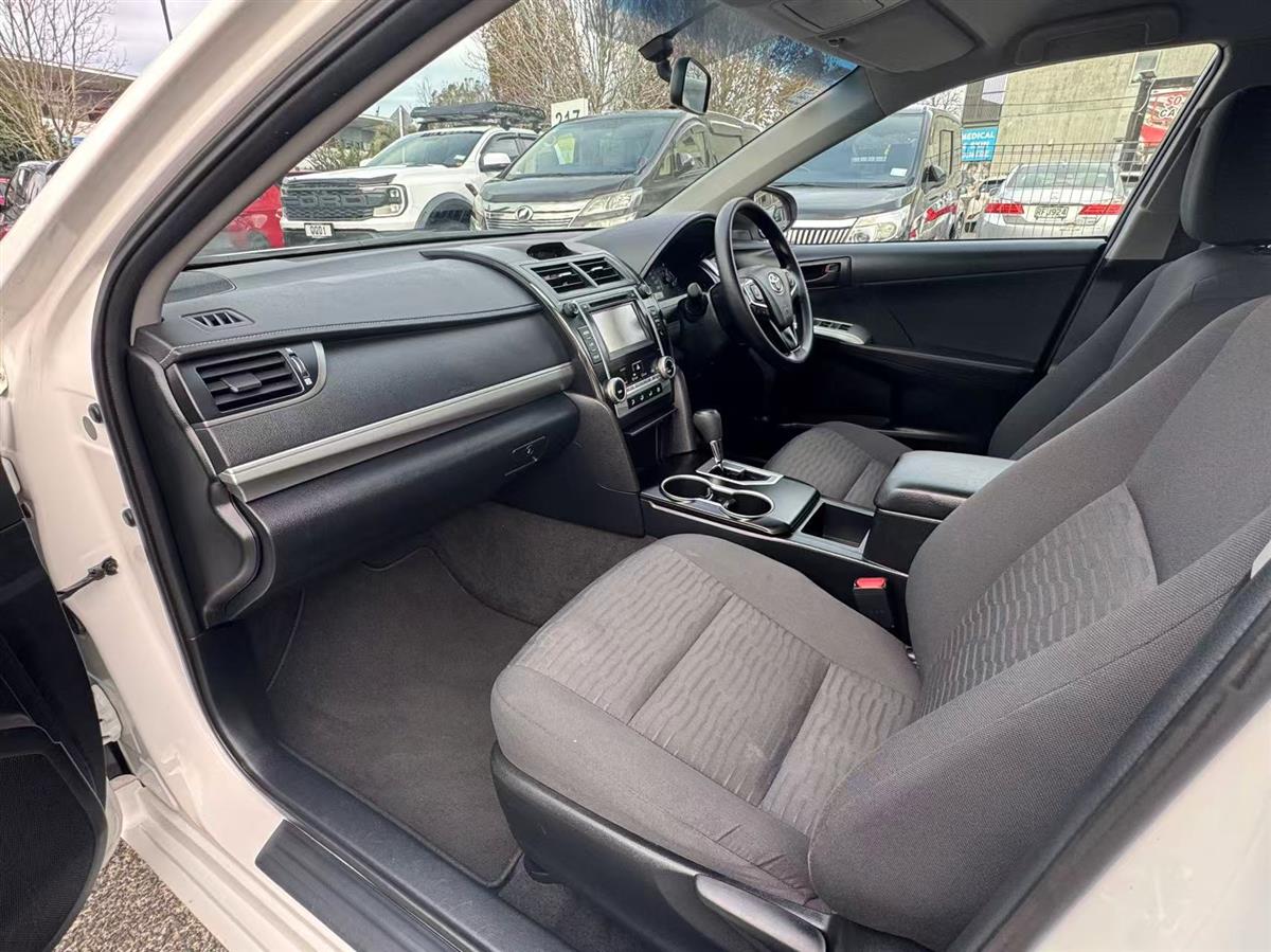 2017 Toyota Camry thumbnail