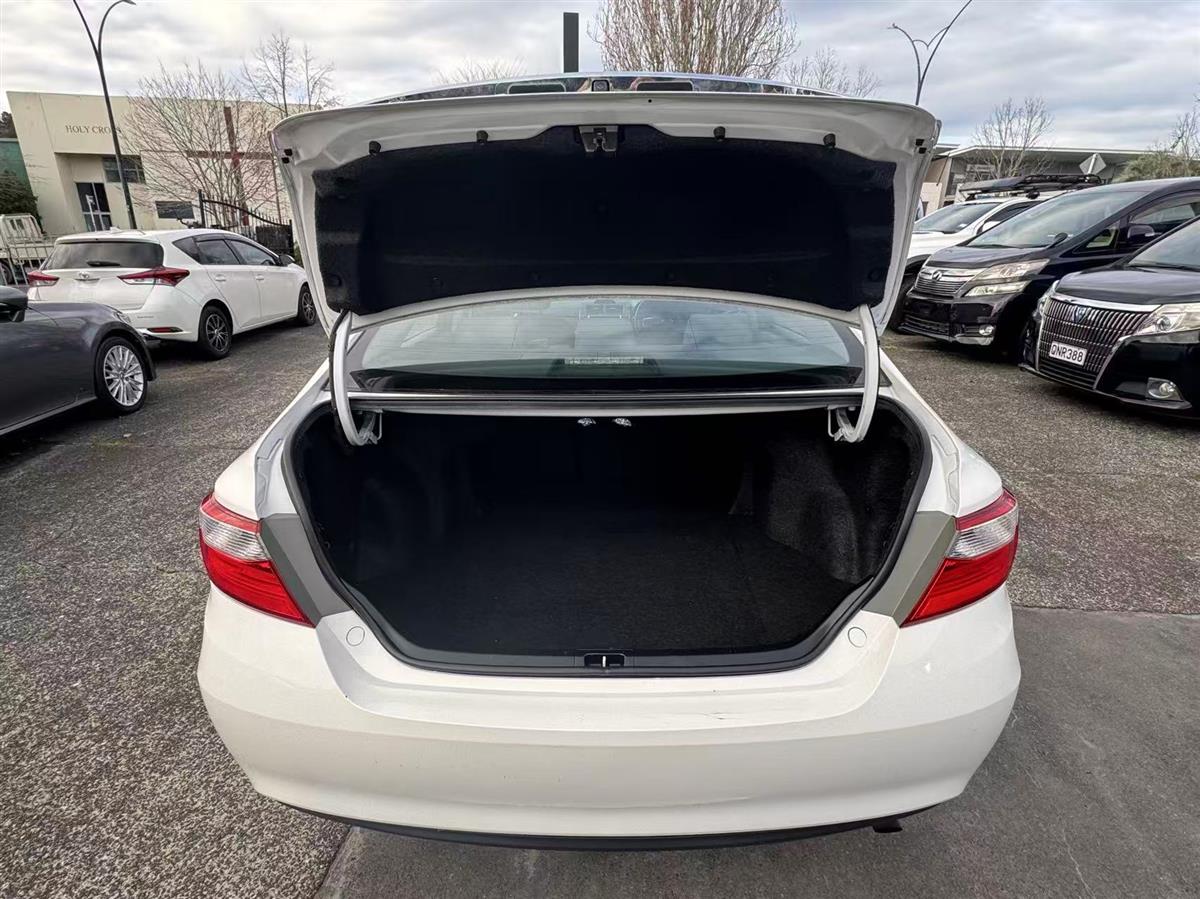 2017 Toyota Camry thumbnail