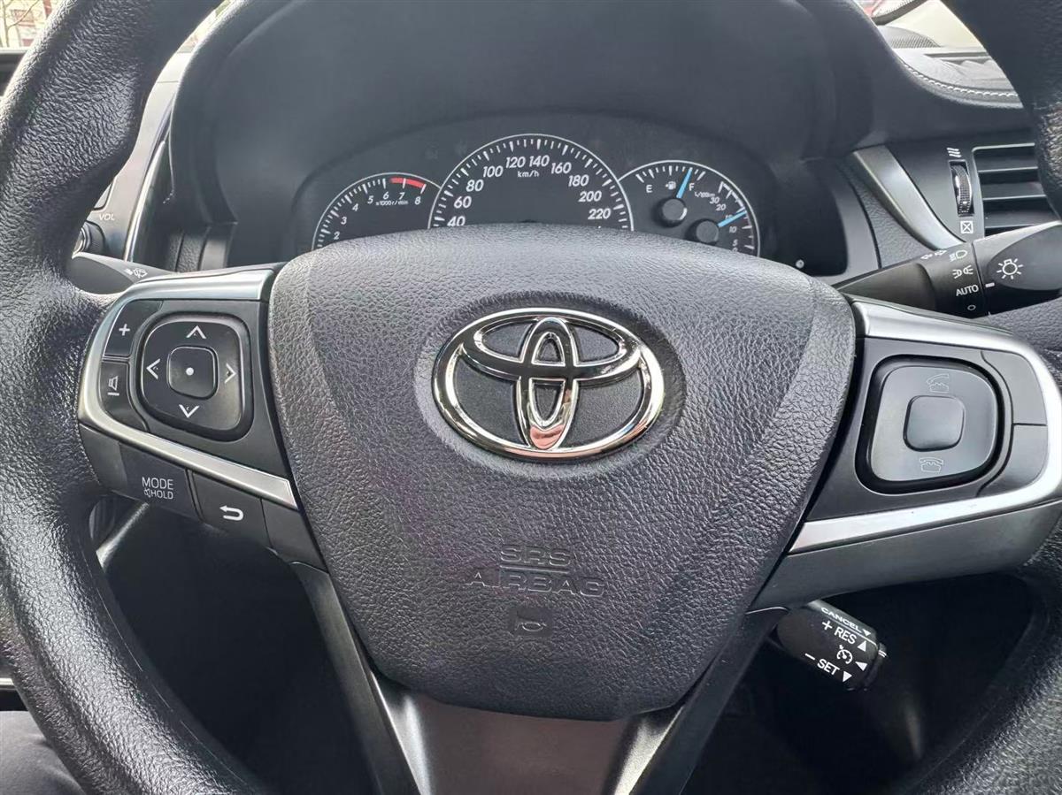 2017 Toyota Camry thumbnail