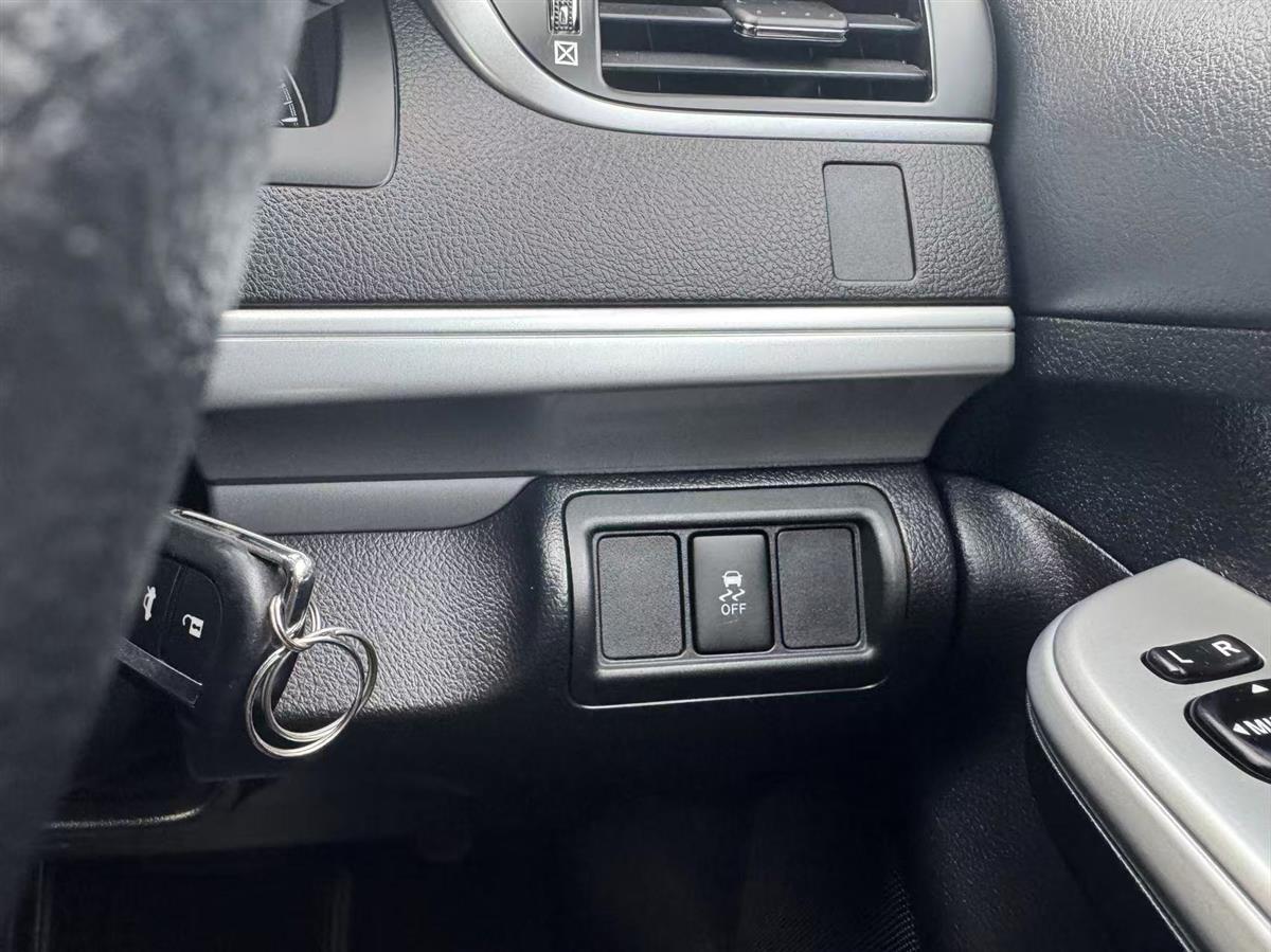 2017 Toyota Camry thumbnail