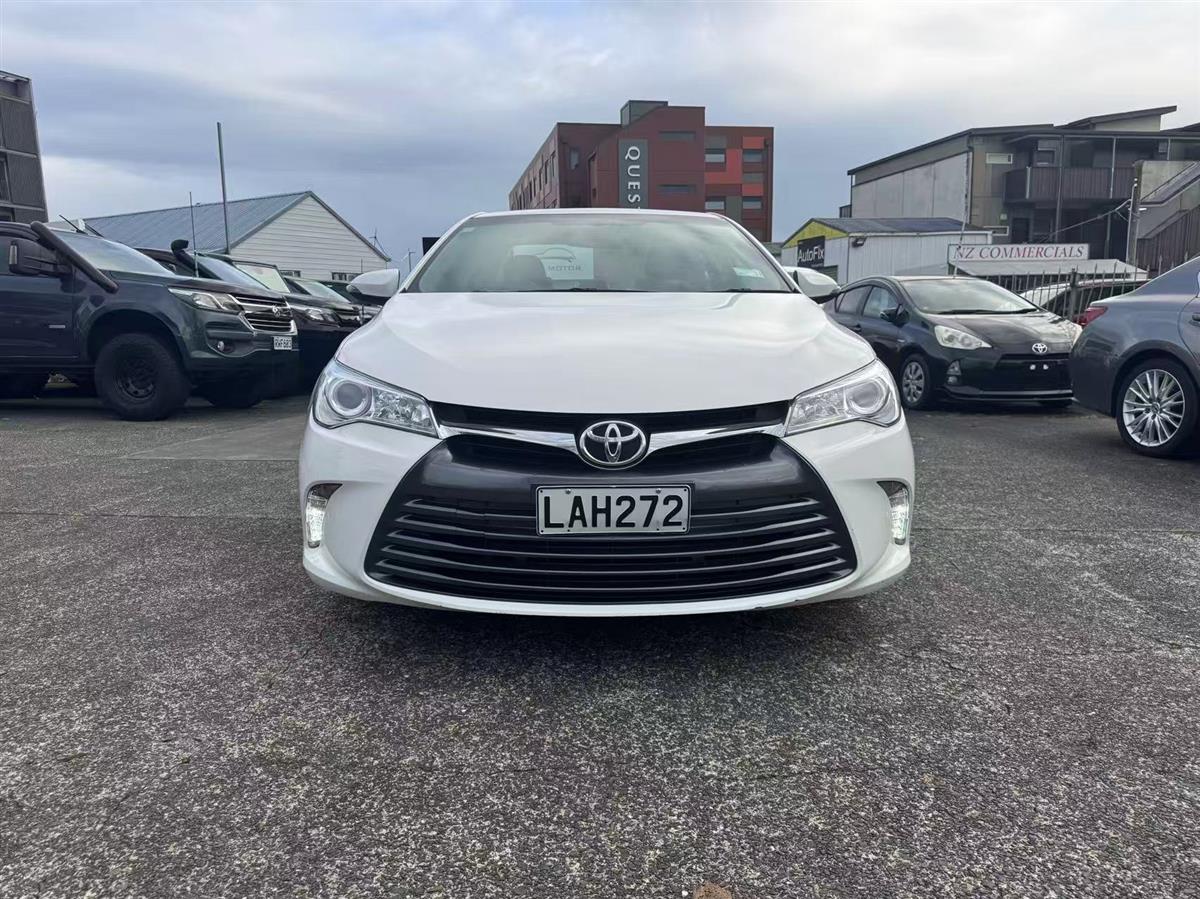 2017 Toyota Camry thumbnail