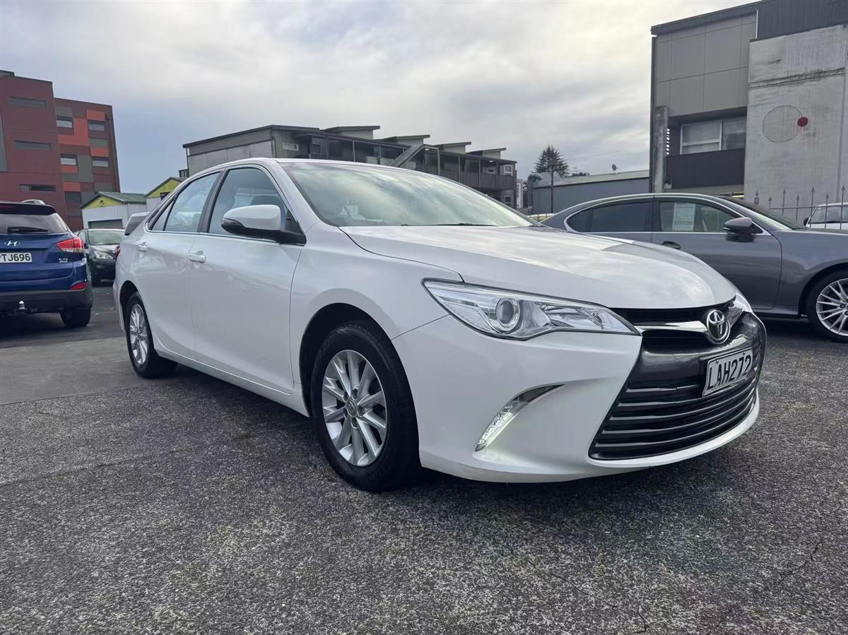 2017 Toyota Camry thumbnail