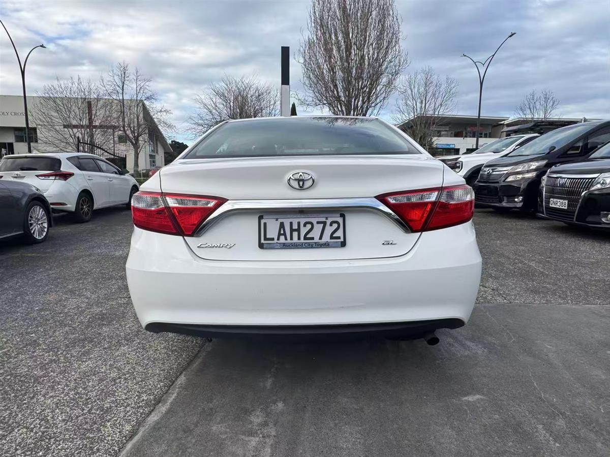 2017 Toyota Camry thumbnail