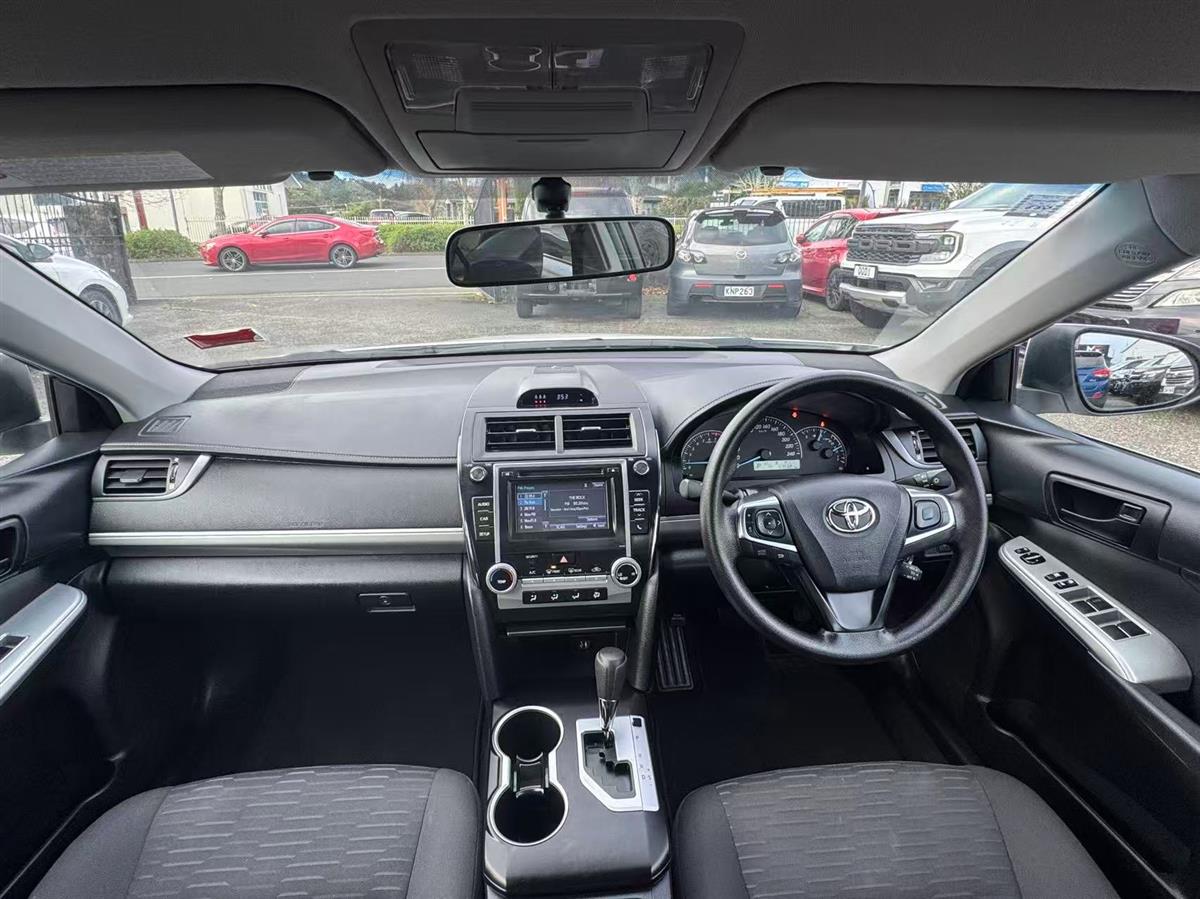 2017 Toyota Camry thumbnail