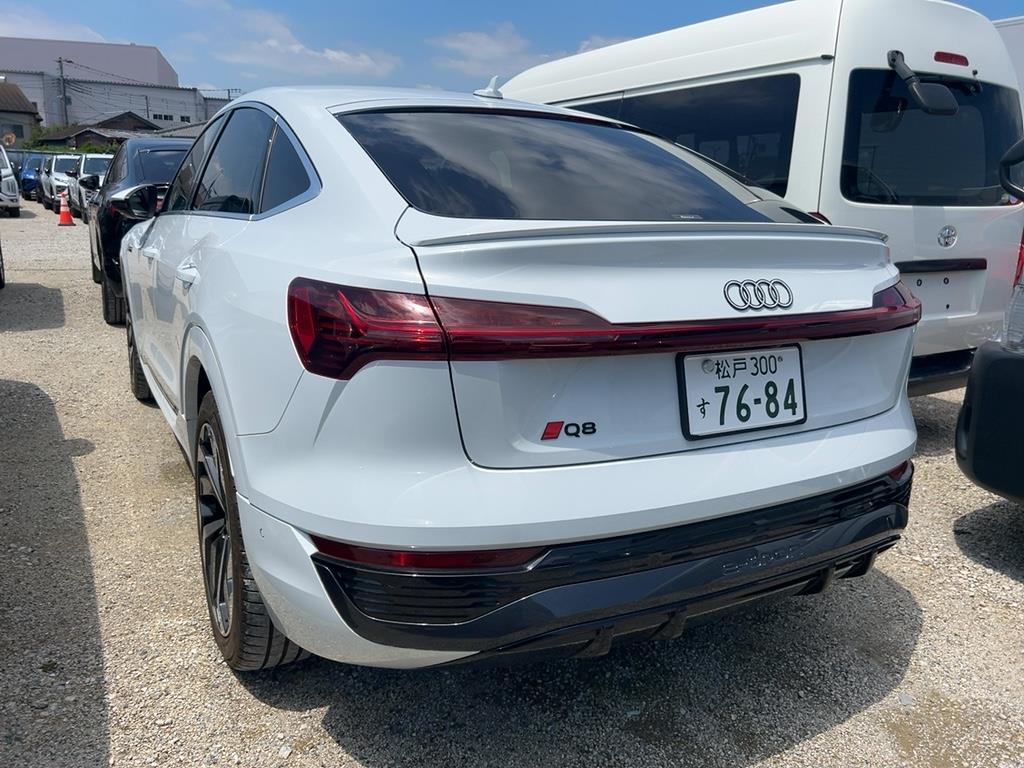 2024 Audi Q8 thumbnail