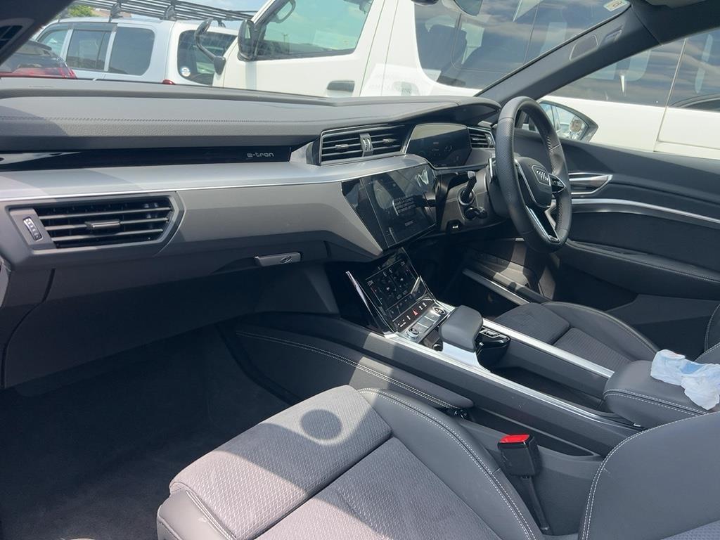 2024 Audi Q8 thumbnail