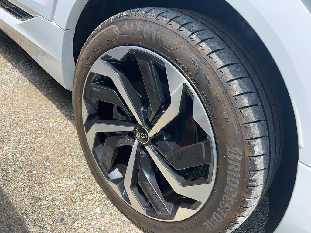 2024 Audi Q8 thumbnail