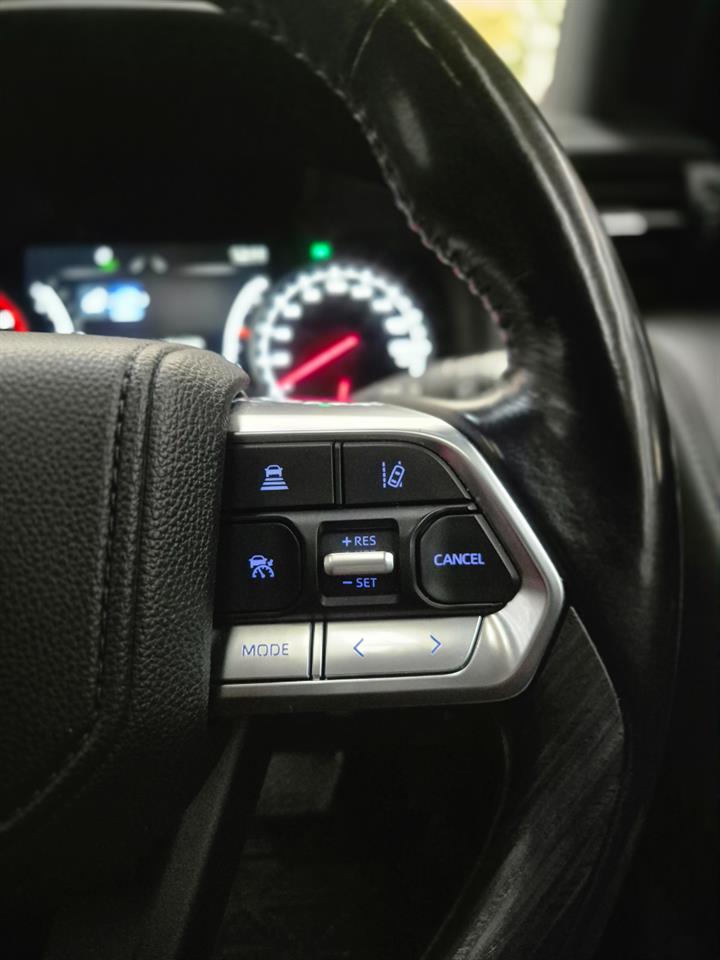 2023 Toyota Landcruiser thumbnail