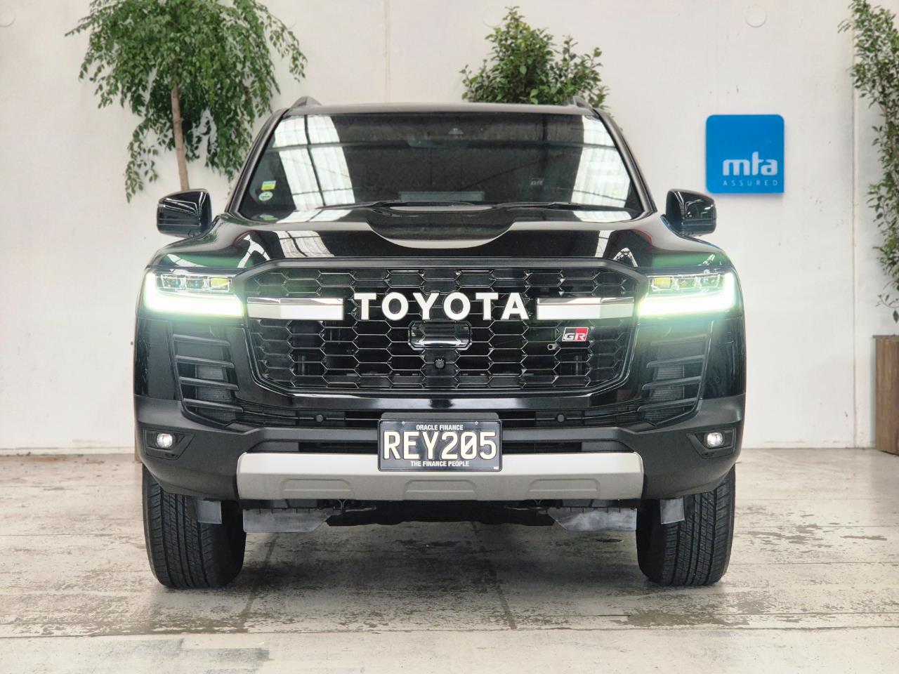 2023 Toyota Landcruiser thumbnail