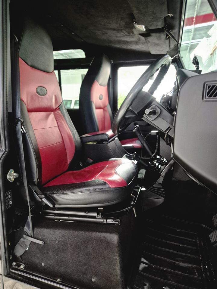 2015 Land Rover Defender thumbnail