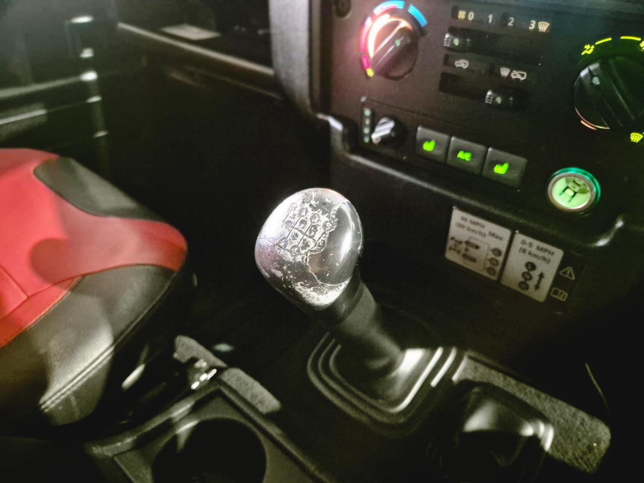 2015 Land Rover Defender thumbnail
