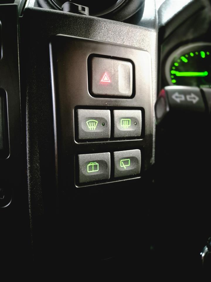 2015 Land Rover Defender thumbnail