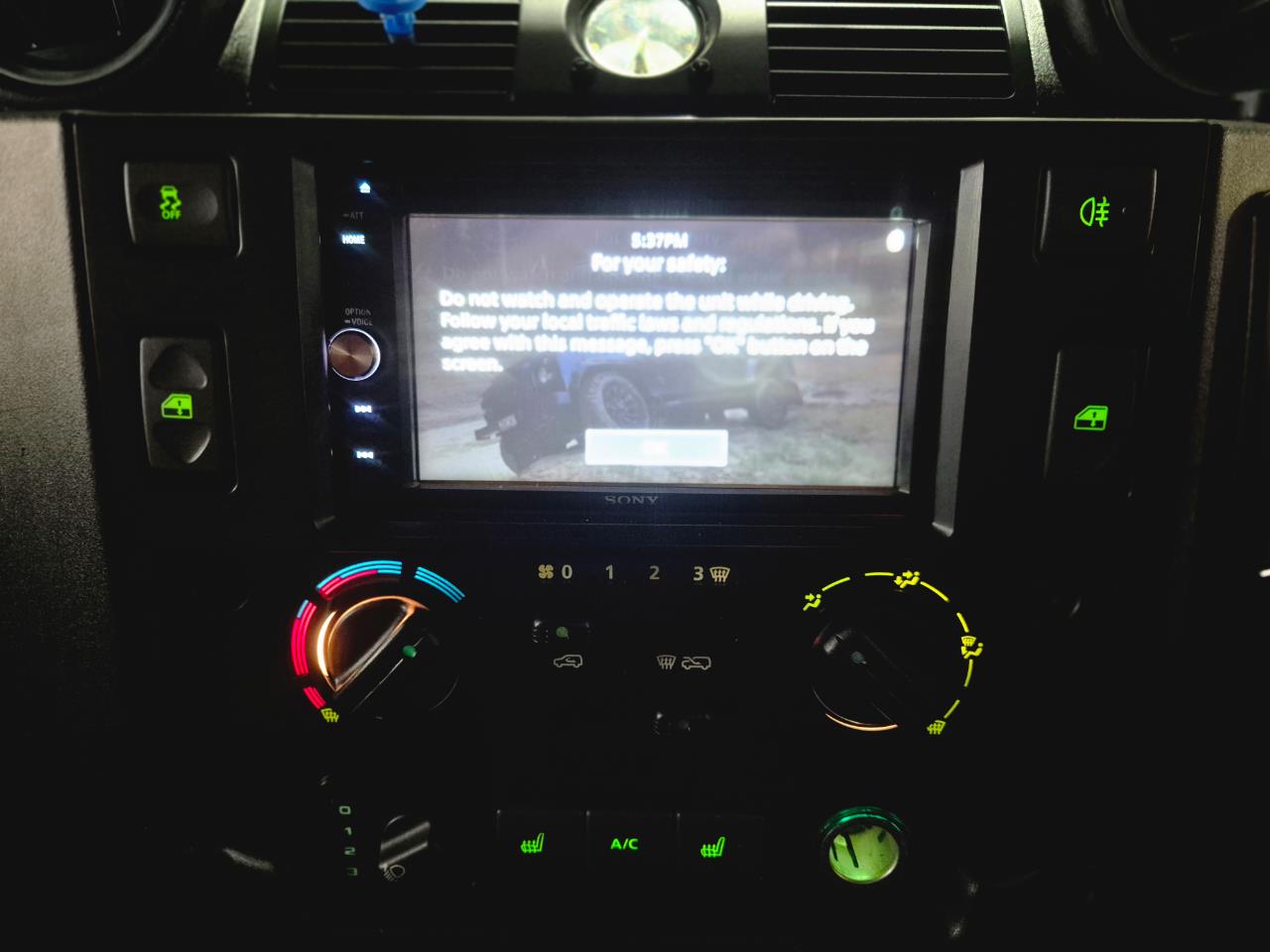 2015 Land Rover Defender thumbnail