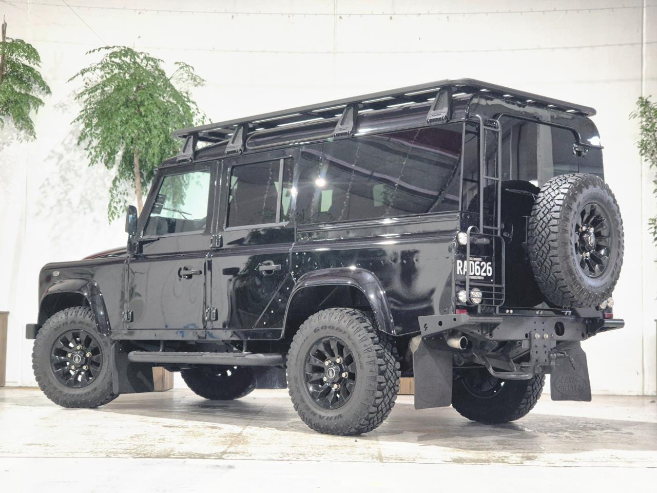 2015 Land Rover Defender thumbnail