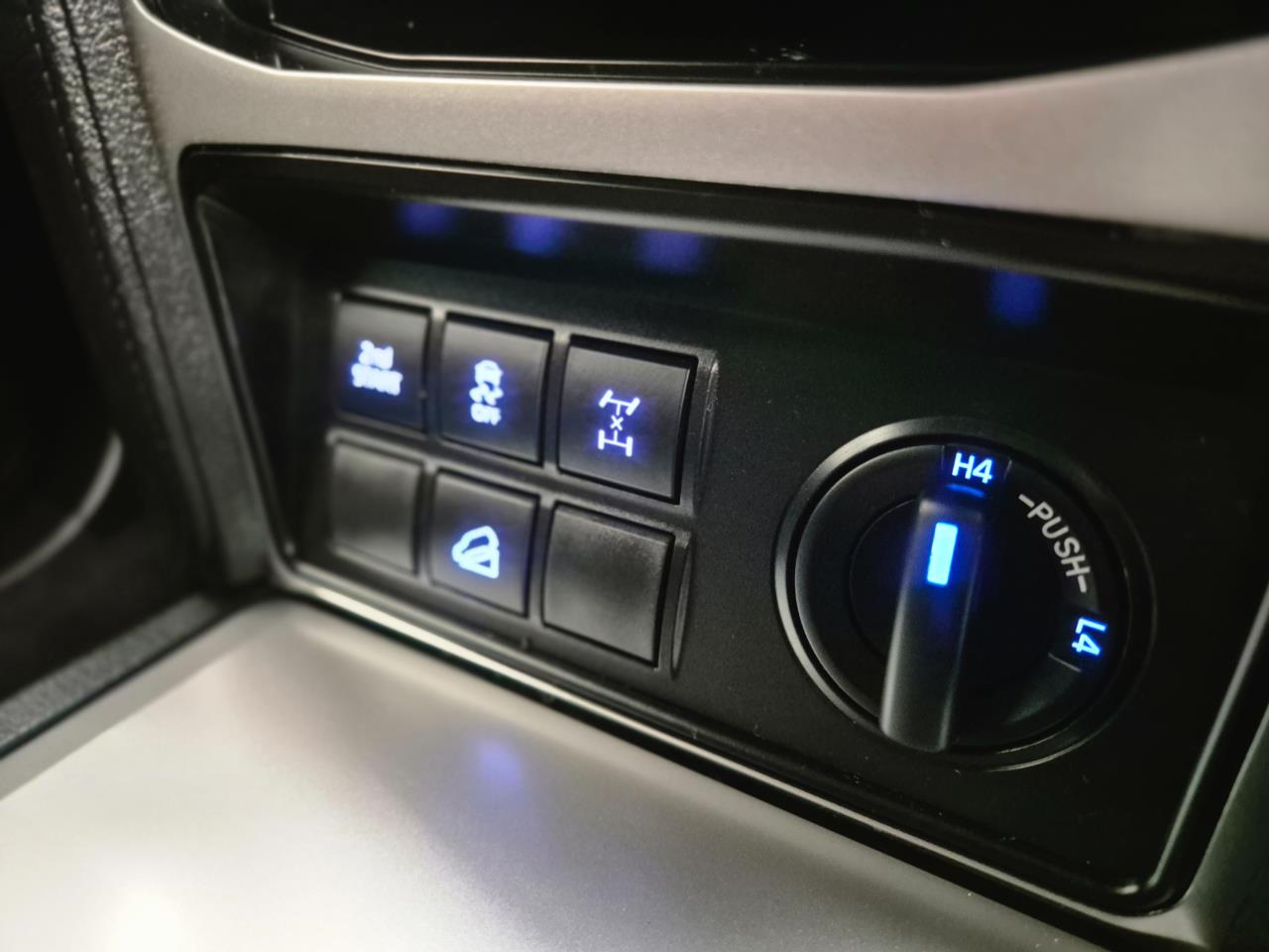 2023 Toyota Landcruiser thumbnail