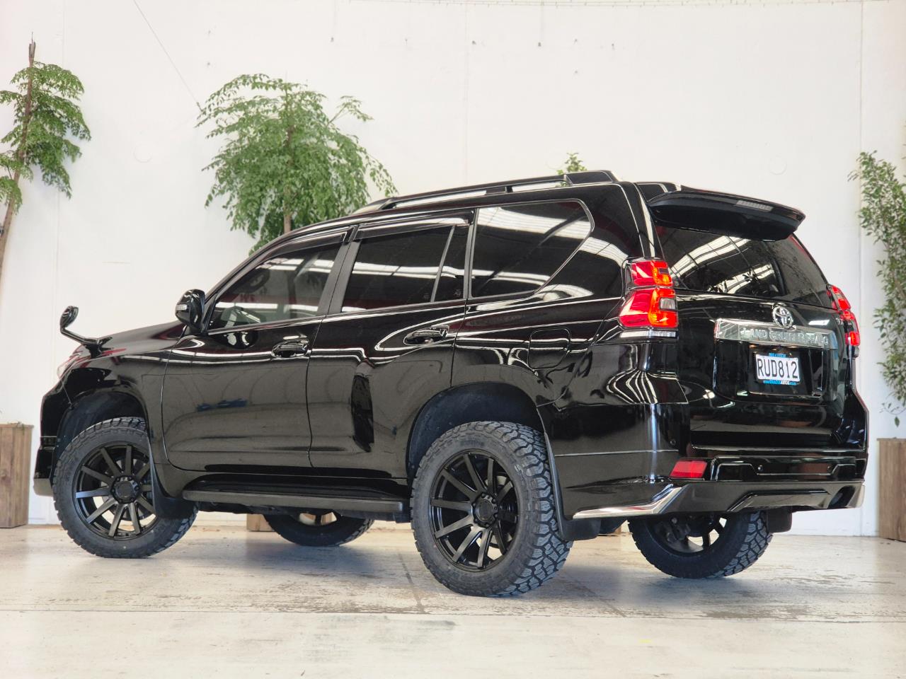 2023 Toyota Landcruiser thumbnail