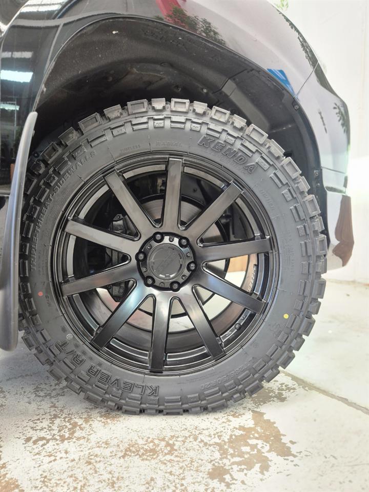 2023 Toyota Landcruiser thumbnail