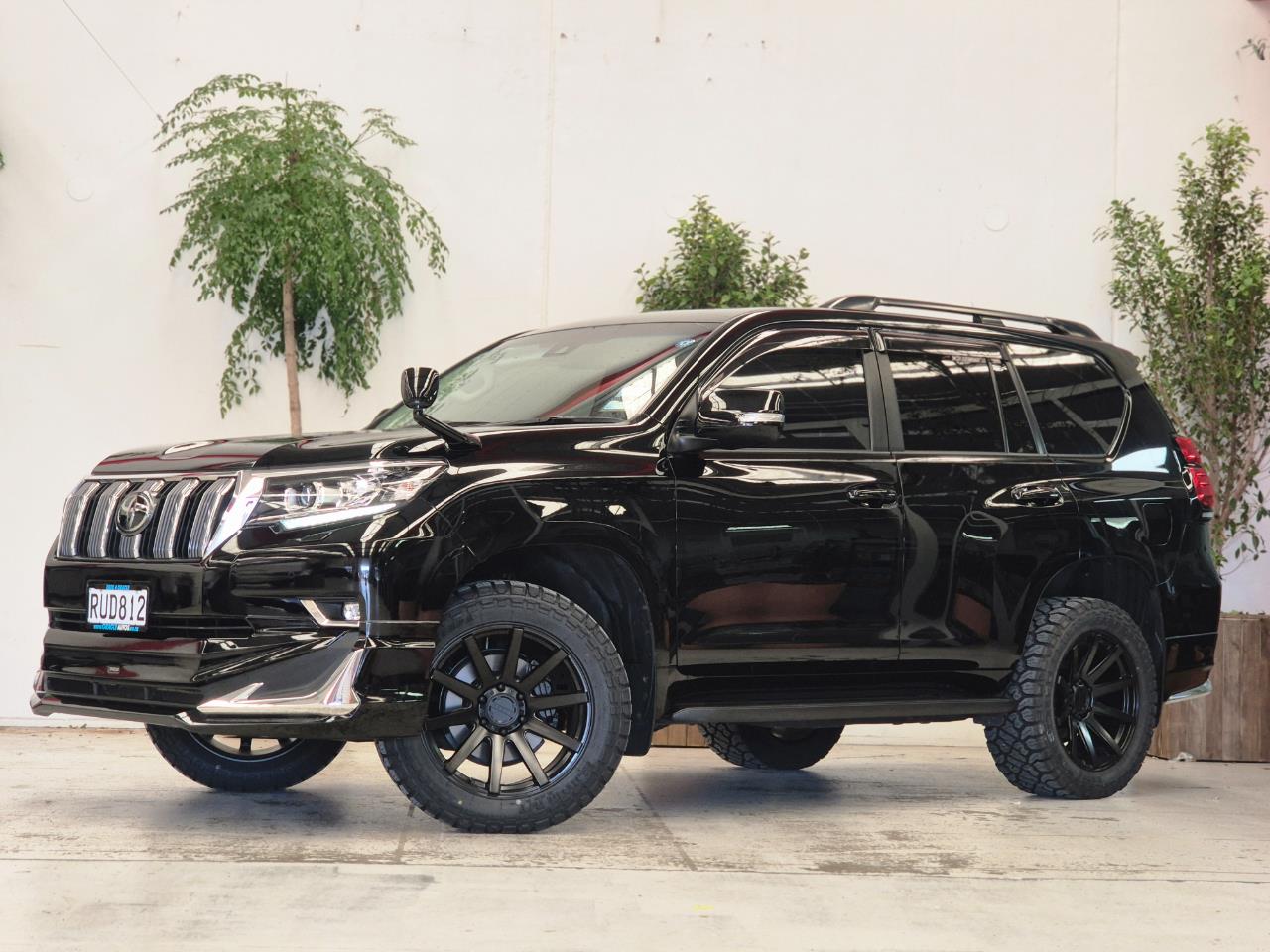 2023 Toyota Landcruiser thumbnail